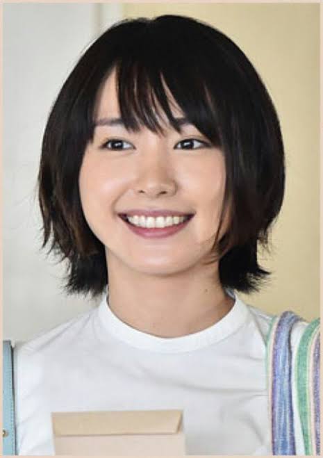 新垣結衣、ファッションは「存分にゆるゆるを楽しんでます」 大人の表情でモードな着こなし