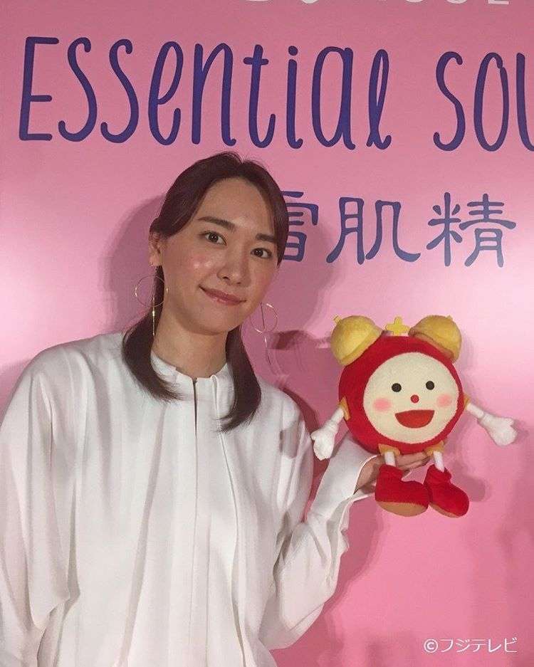 新垣結衣、ファッションは「存分にゆるゆるを楽しんでます」 大人の表情でモードな着こなし