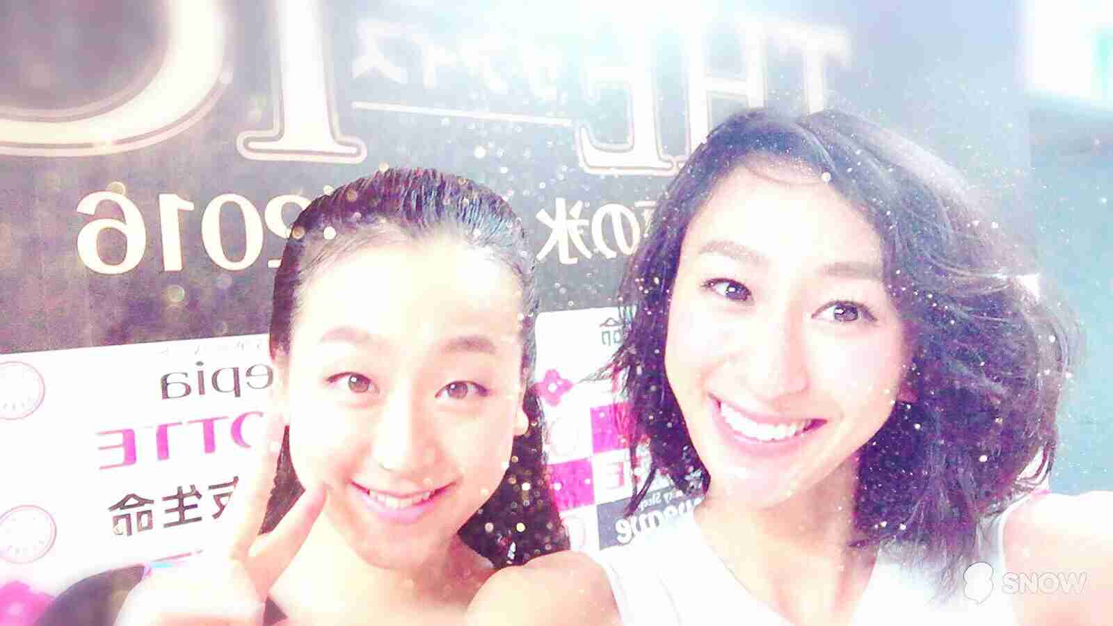 浅田真央＆舞 “美人姉妹”スタイル抜群の2ショットにファンほれぼれ
