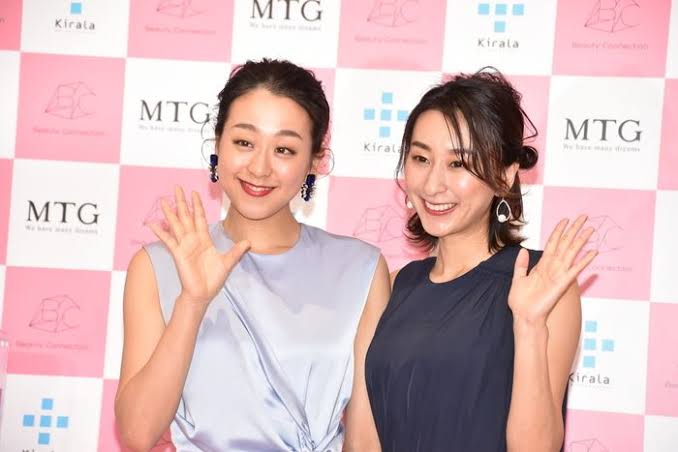 浅田真央＆舞 “美人姉妹”スタイル抜群の2ショットにファンほれぼれ