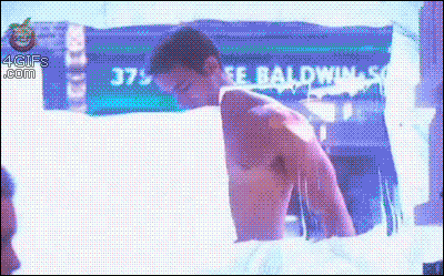 男性の局部がプリントされたマスクに注文殺到(米)