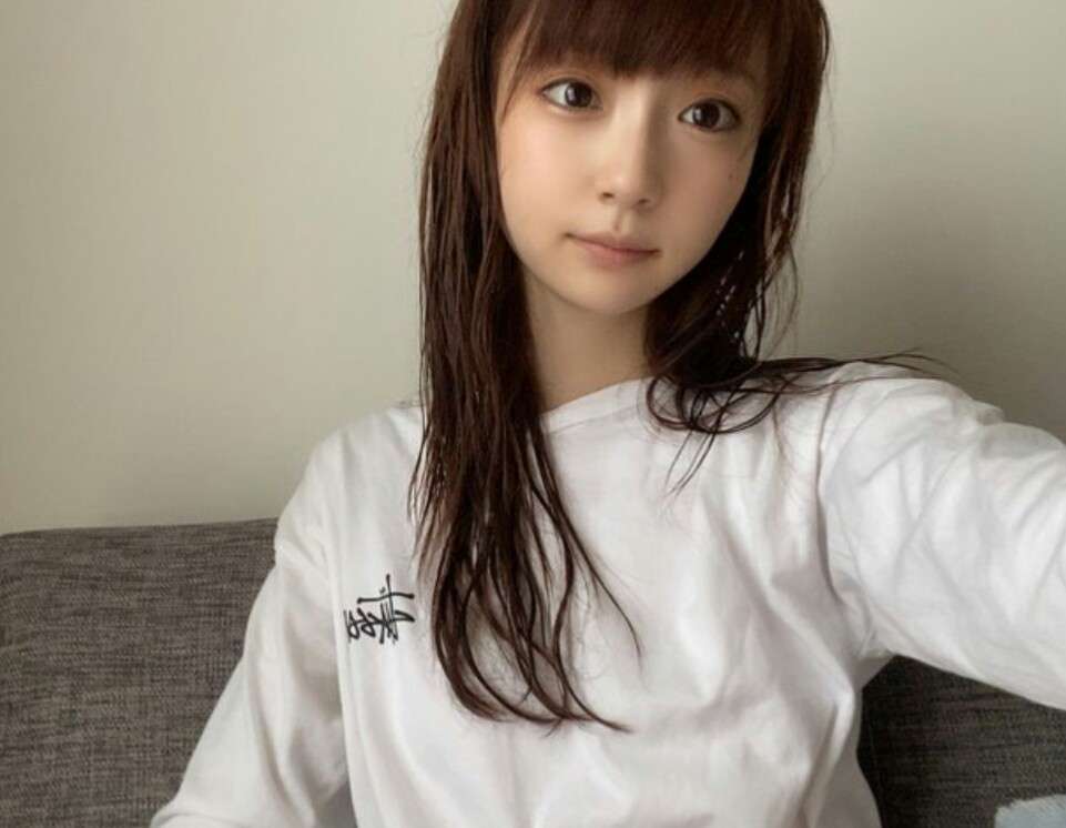 NGT48荻野由佳、三つ編みをサイドに流した姿　ファン絶賛「大人になってる」