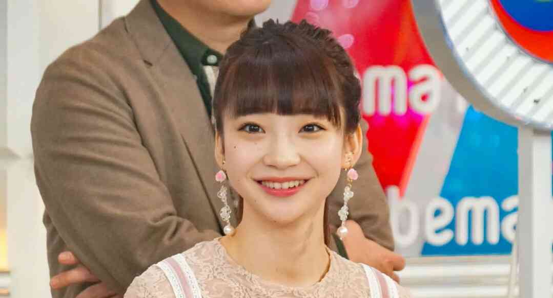 NGT48荻野由佳、三つ編みをサイドに流した姿　ファン絶賛「大人になってる」
