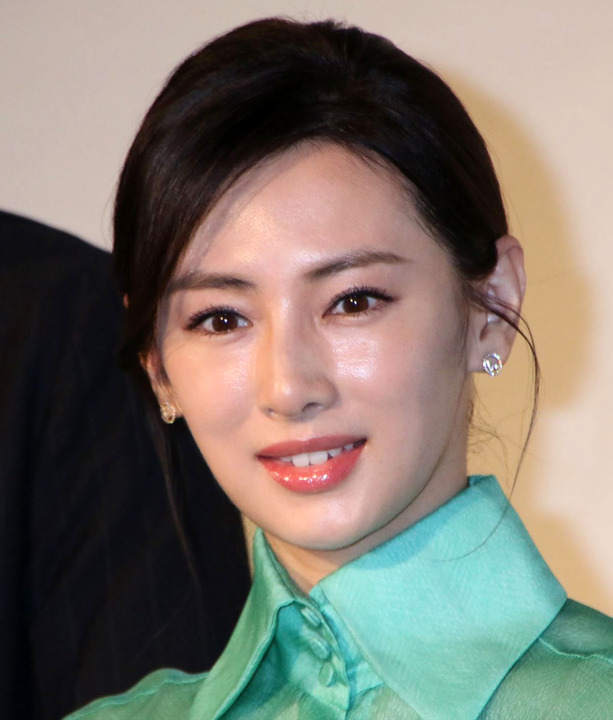 気が強そうな美人が好きな人!!