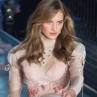 気が強そうな美人が好きな人!!