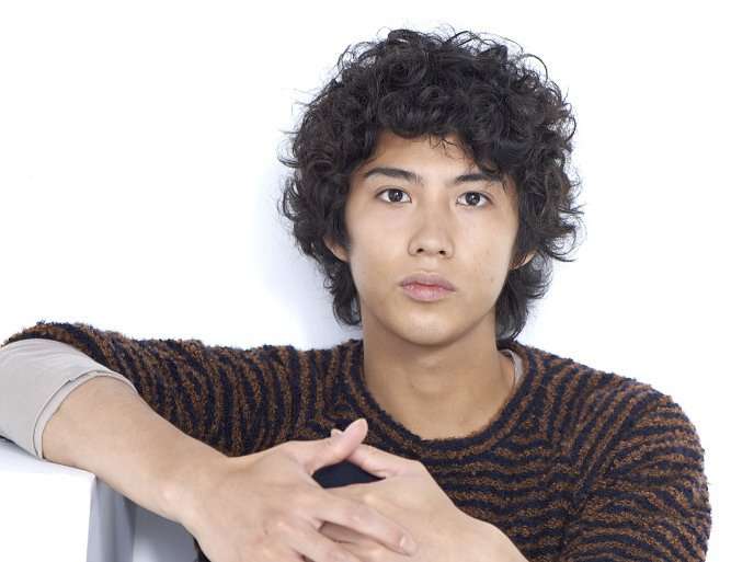 賀来賢人の「倍返し」30歳でメジャー俳優となったワケ