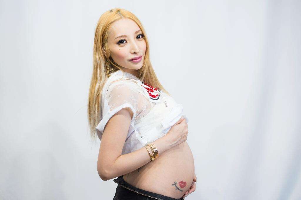 加藤紗里、新型コロナで「自宅出産」を決意 “水中分娩”を生配信
