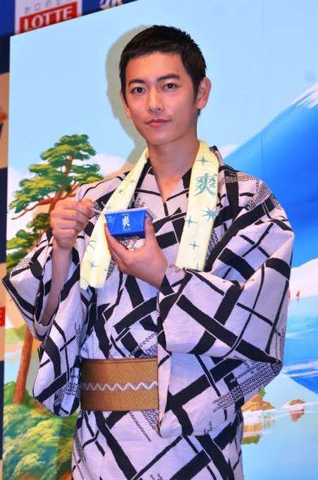 クロちゃん、結婚条件は「20歳から24歳」「年収600万」でスタジオシーン
