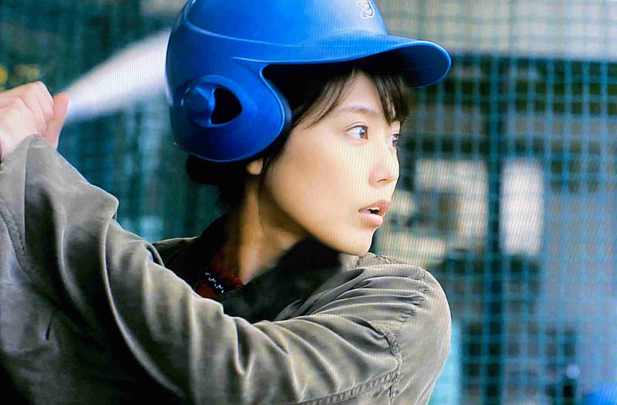 有村架純、ボディラインあらわな横顔ショット「めっちゃ色っぽい」「グンと大人っぽい」