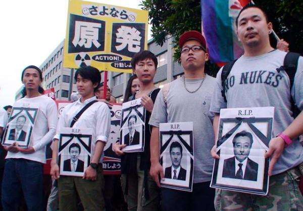 つるの剛士「安倍首相にお疲れ様を」「政治家も人間」ツイートが反響