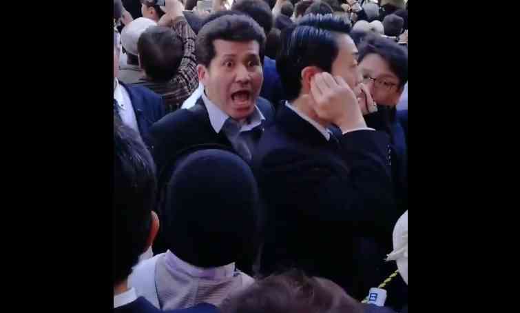 つるの剛士「安倍首相にお疲れ様を」「政治家も人間」ツイートが反響