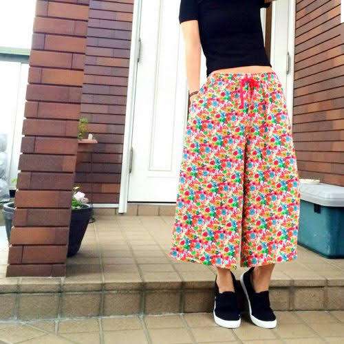 気分をアゲる「おうち服」って？ふだんと違うハデ色に挑戦してみて