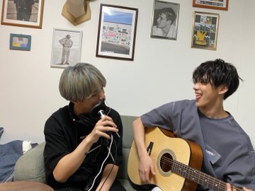 JO1が『anan』初表紙 宿舎でのフィジカルディスタンス表紙撮影に挑戦
