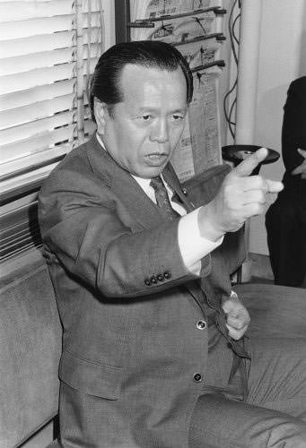 【ネタトピ】東進ハイスクールの講師っぽい画像