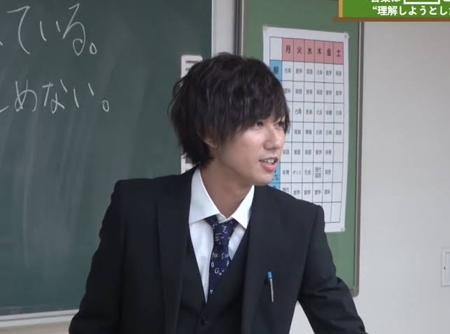 【ネタトピ】東進ハイスクールの講師っぽい画像