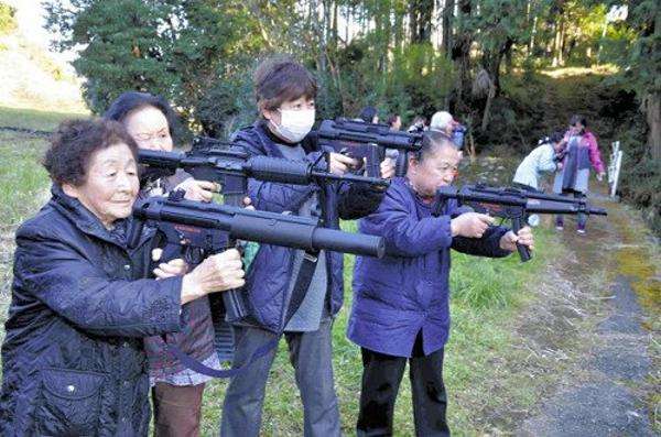 【なりきる】ゾンビから逃れる為に巨大ホームセンターに逃げ込んだ設定で語り合うトピ