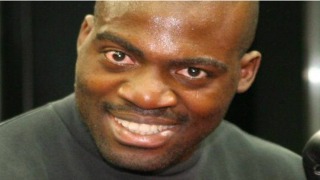 ボビー・オロゴン容疑者 自宅で妻殴り逮捕