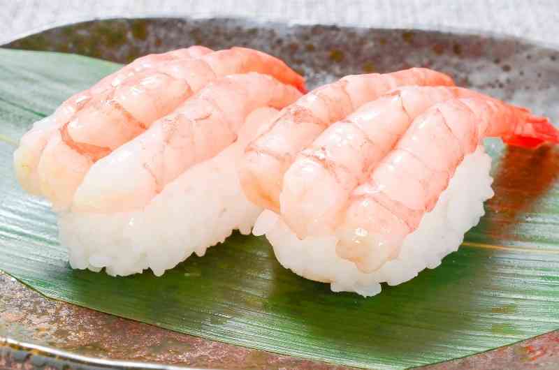 アマビエと甘エビを交互に貼るトピ