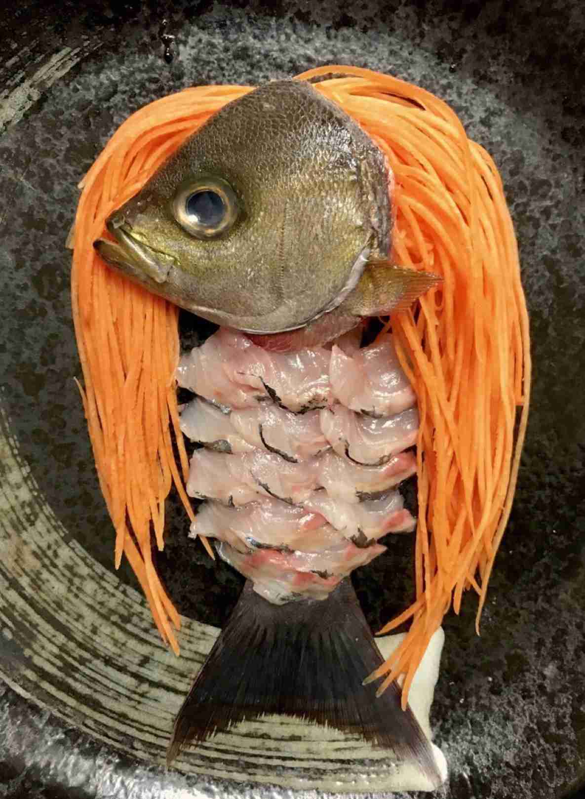 アマビエと甘エビを交互に貼るトピ