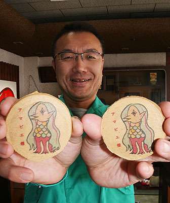 アマビエと甘エビを交互に貼るトピ