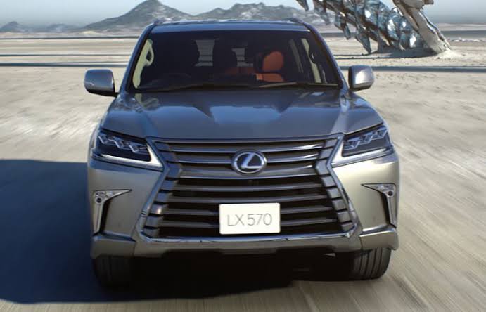 米５歳児が幹線道路でSUV運転、「ランボルギーニ買いにカリフォルニアへ」