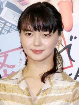 顔のパーツが小さい美人