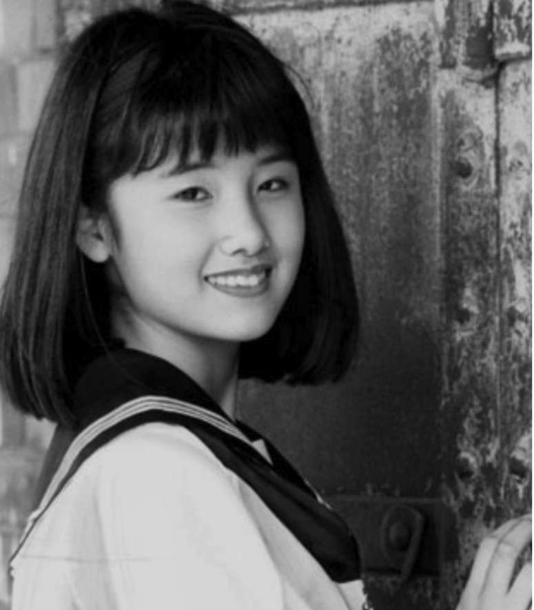 顔のパーツが小さい美人