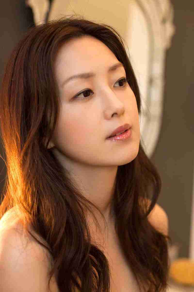 顔のパーツが小さい美人