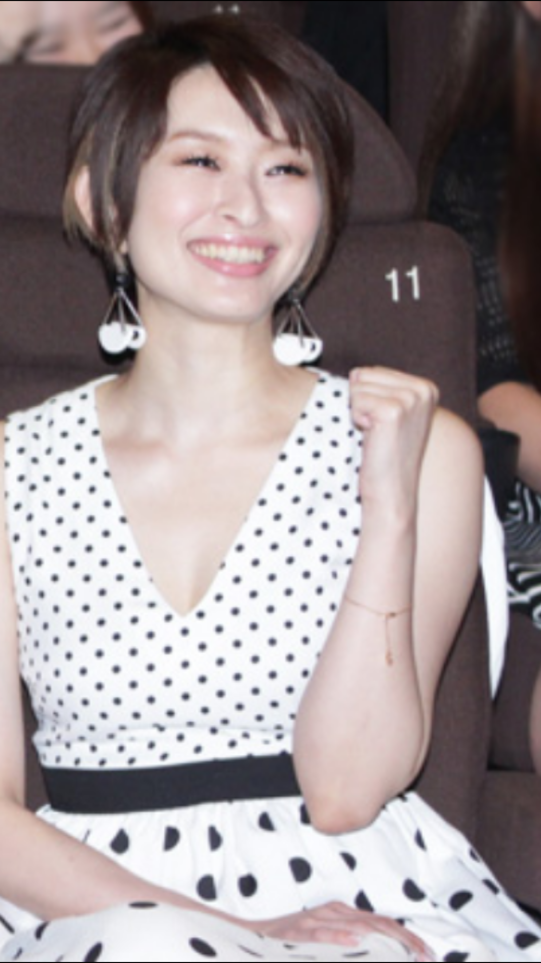 顔のパーツが小さい美人
