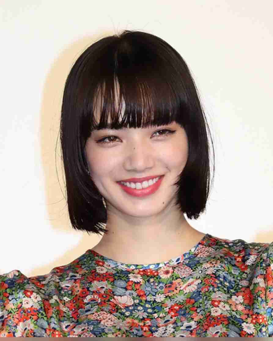 顔のパーツが小さい美人