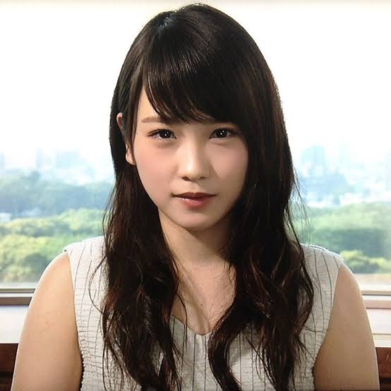 顔のパーツが小さい美人