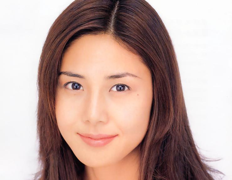 顔のパーツが小さい美人