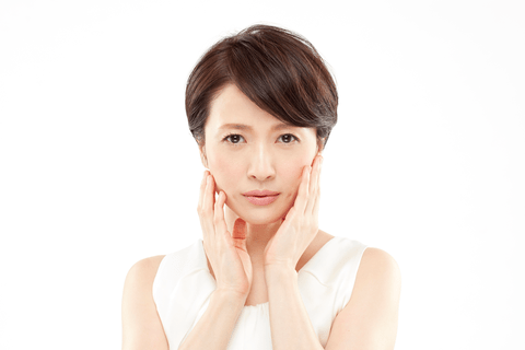 顔のパーツが小さい美人