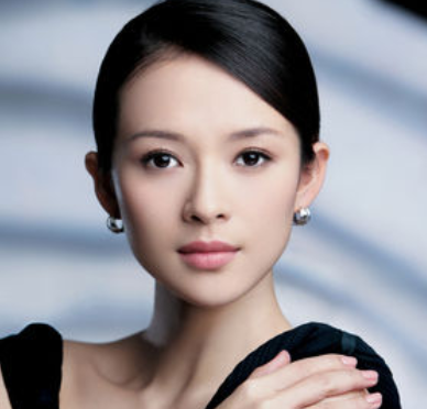 顔のパーツが小さい美人