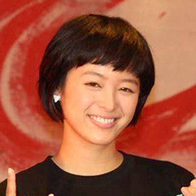 顔のパーツが小さい美人