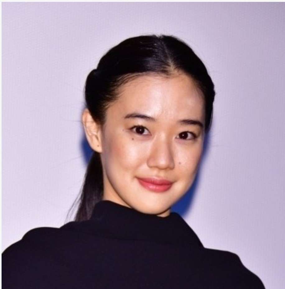 顔のパーツが小さい美人