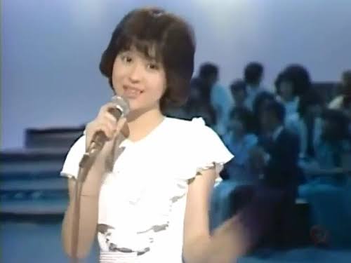 顔のパーツが小さい美人
