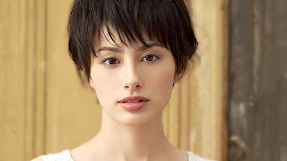 顔のパーツが小さい美人