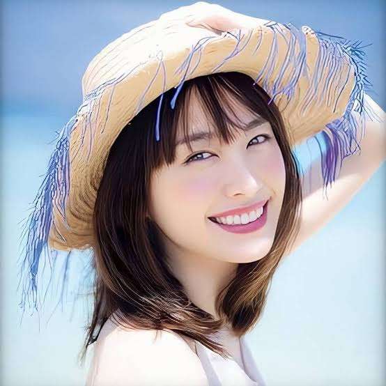 顔のパーツが小さい美人