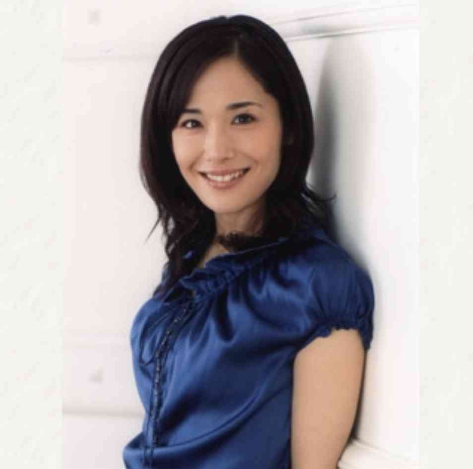 顔のパーツが小さい美人