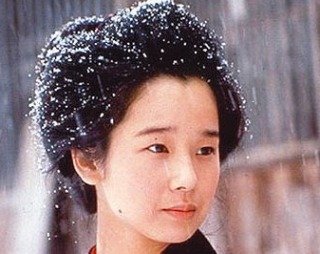 顔のパーツが小さい美人