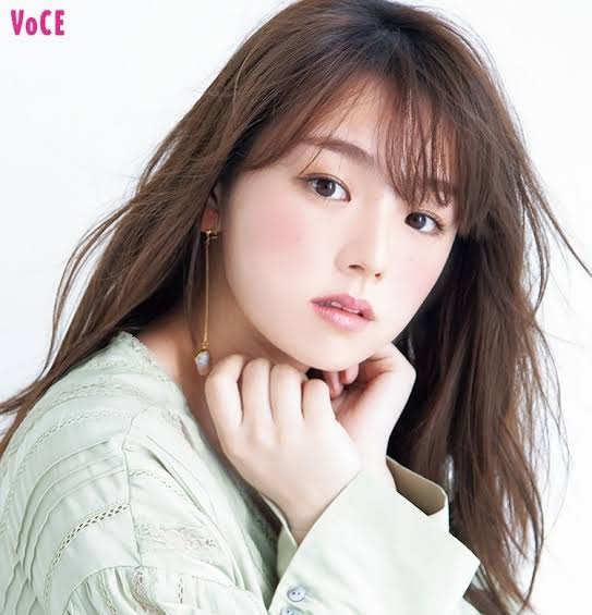顔のパーツが小さい美人