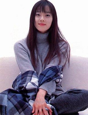 顔のパーツが小さい美人
