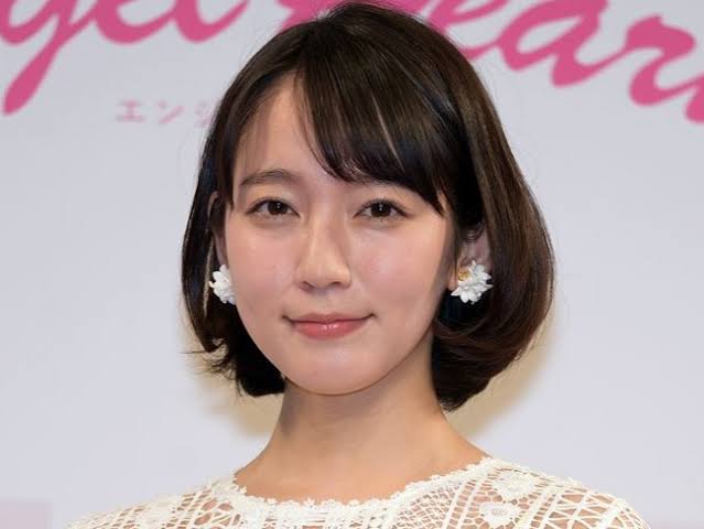 顔のパーツが小さい美人