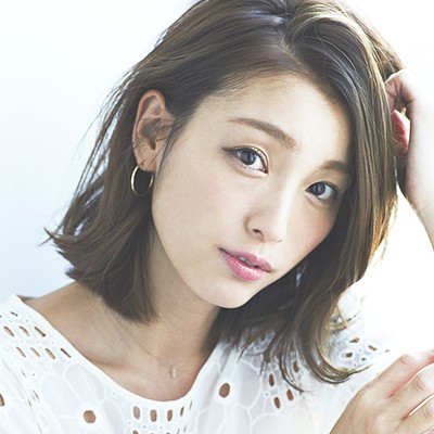 顔のパーツが小さい美人