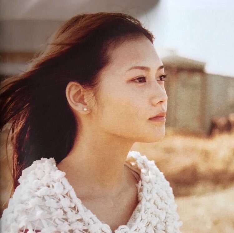顔のパーツが小さい美人