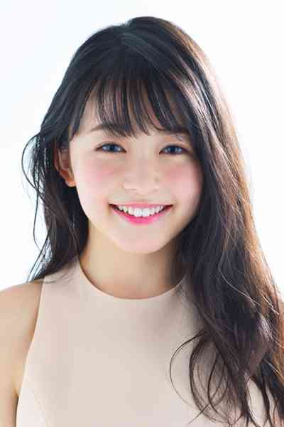 顔のパーツが小さい美人