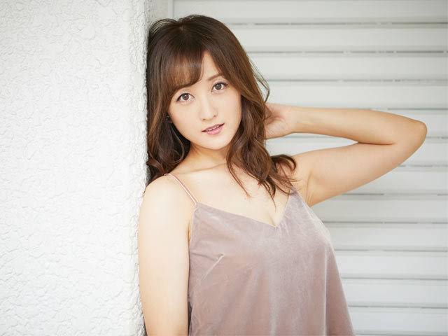 顔のパーツが小さい美人