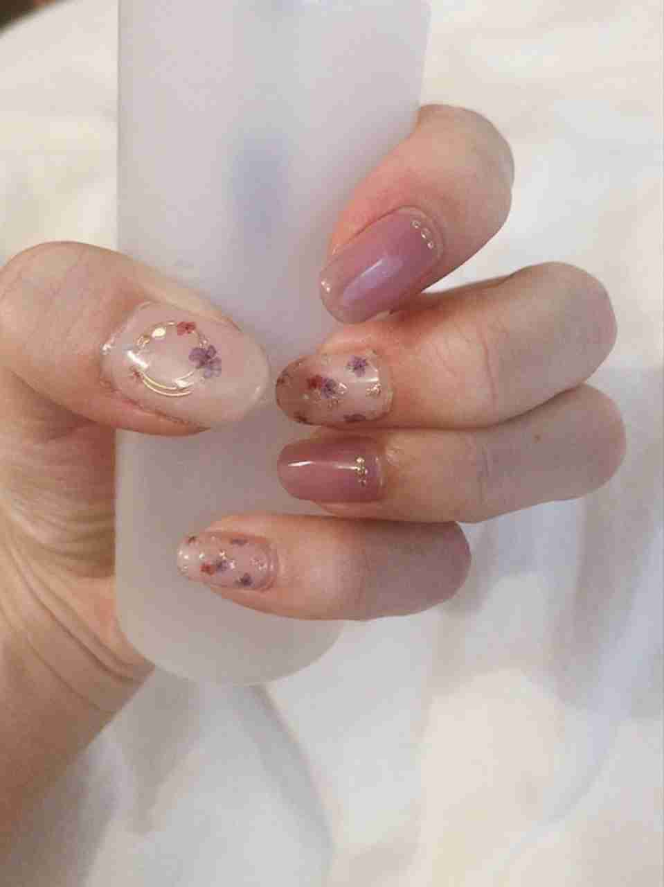 爪は素爪、マニキュア、ジェル、どれですか?