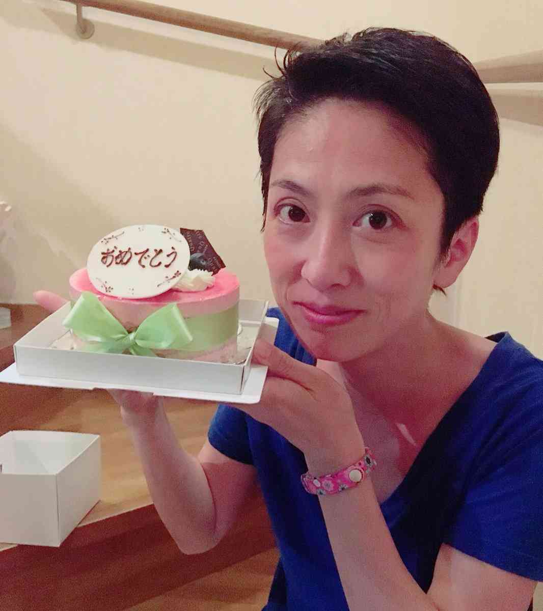 好きなケーキ屋さんのケーキに異物